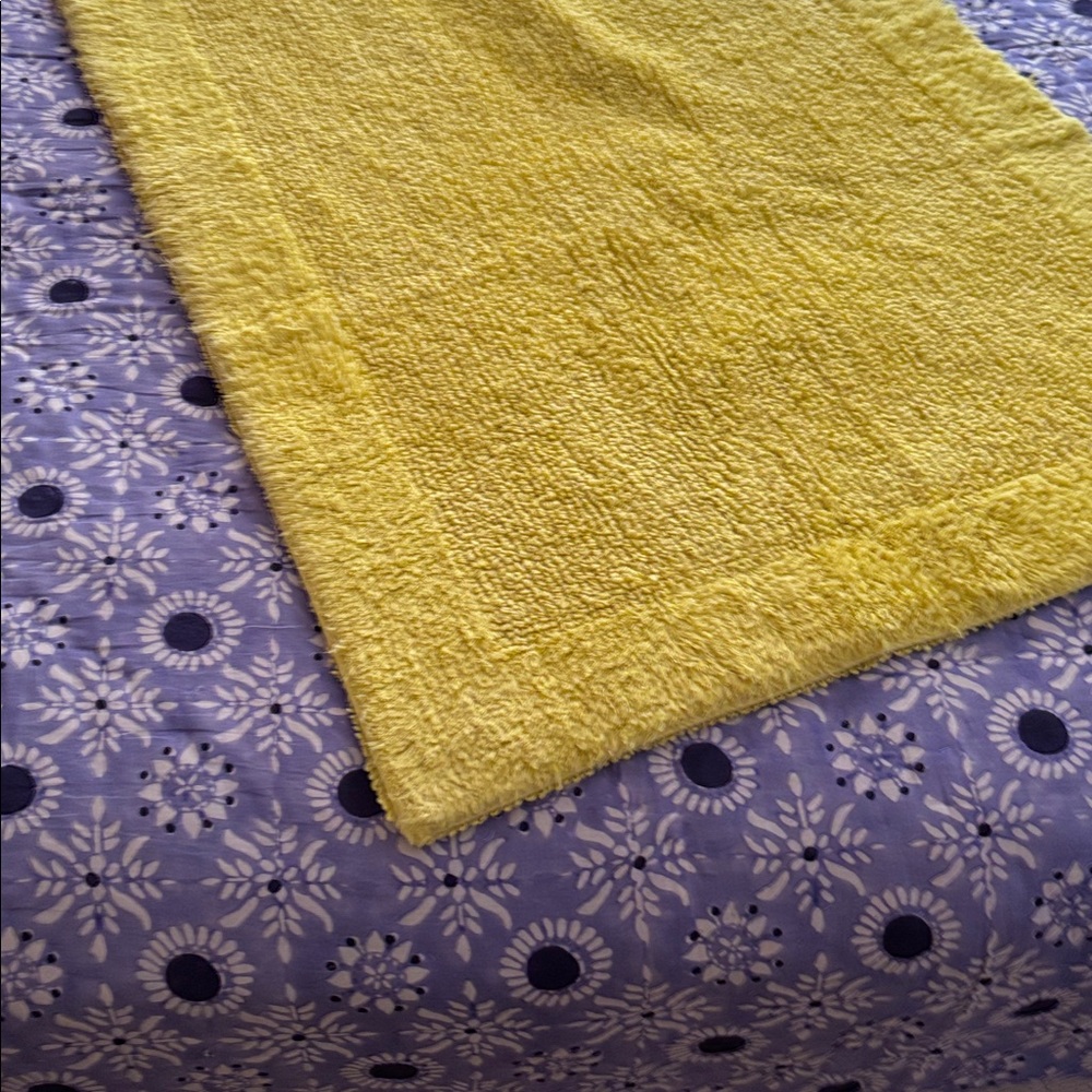 Garnet Hill Bath Mat 27” x 44” Yellow Green - Picture 4 of 4